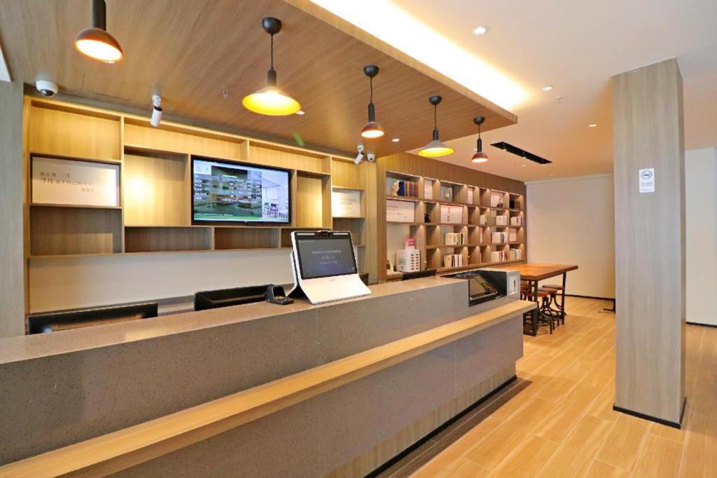 Hotel Hanting Pujiang Sanlu Highway 2*