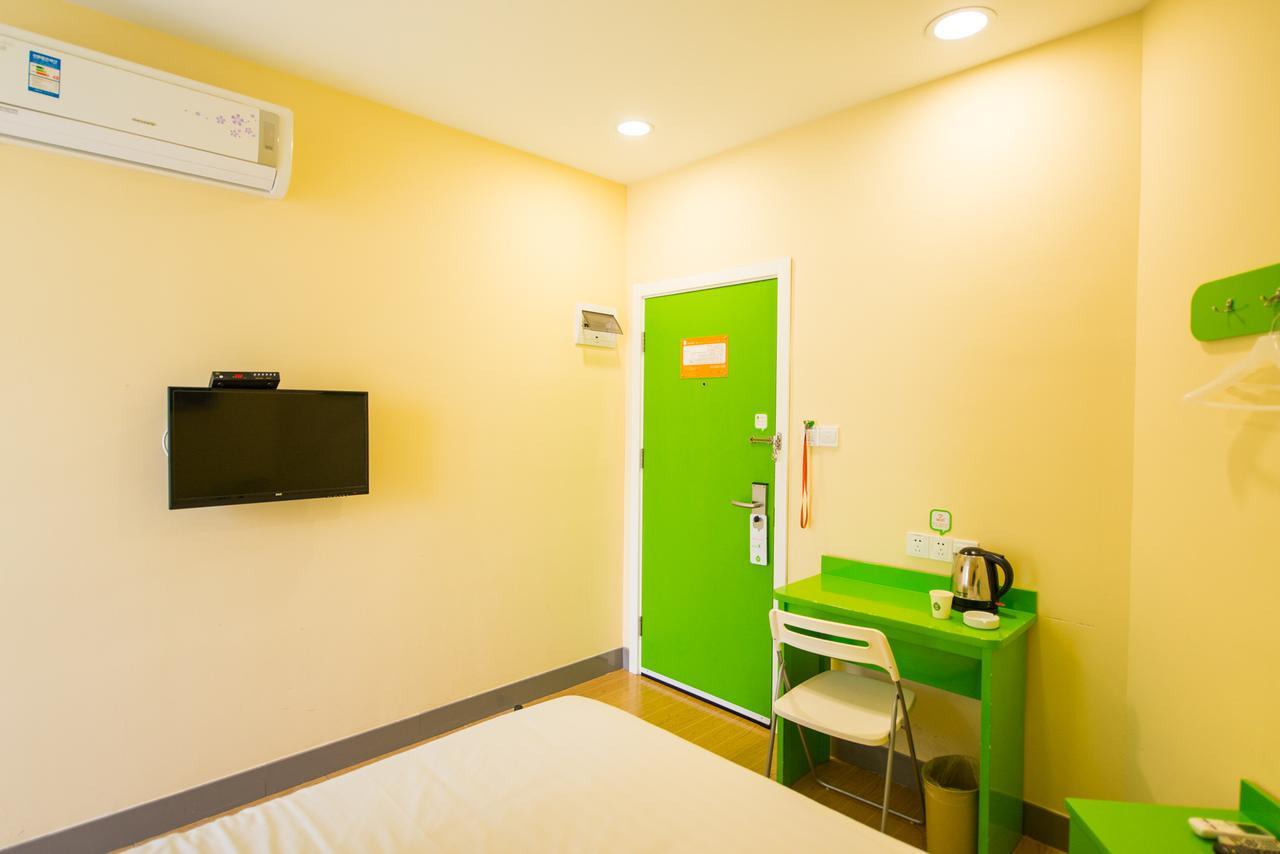 Hanting Pujiang Sanlu Highway Hotel